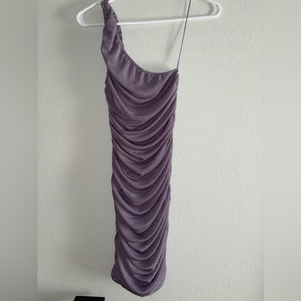 One shoulder bodycon dress in purple 💜